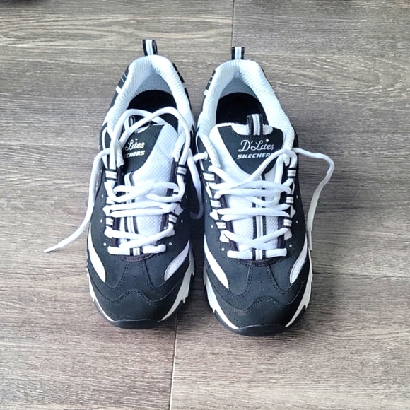 Skechers Black and White Sneakers Women - Picture 1 of 7